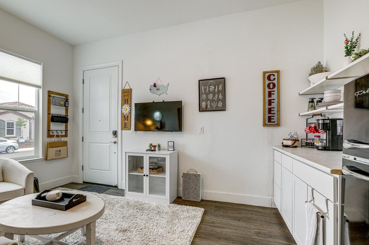 4335 Hooded Crow Cir #2 - Photo 5 of 18