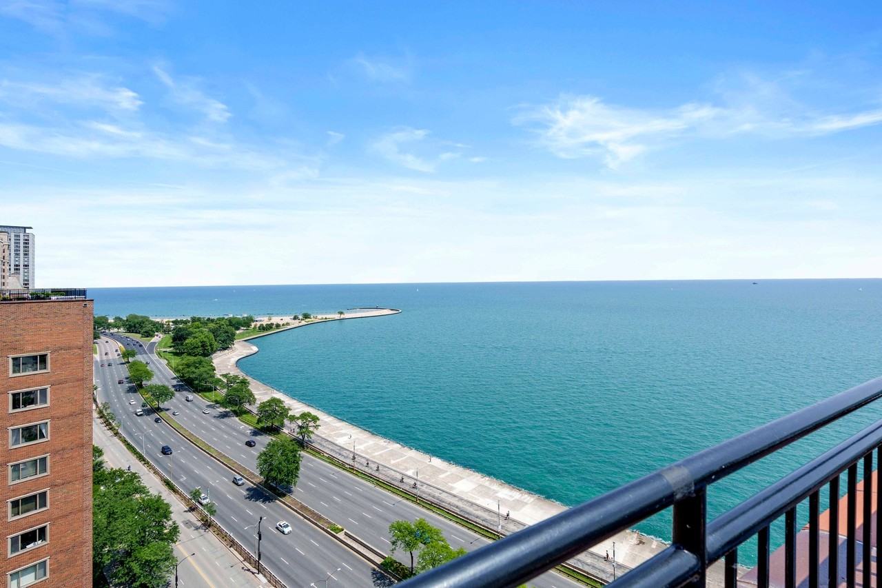 1357 N Lake Shore Dr - Photo 7 of 11