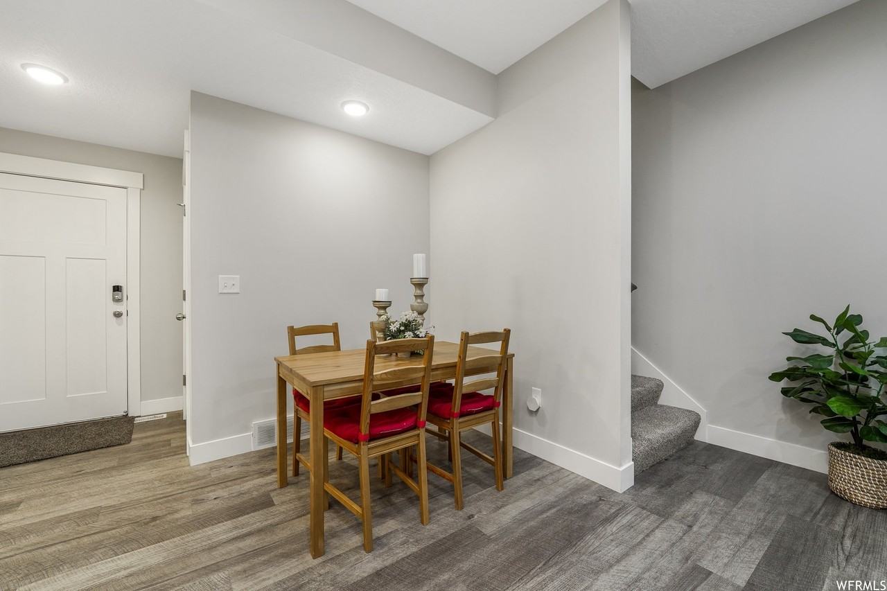 9288 S Castlebury Ct - Photo 6 of 15