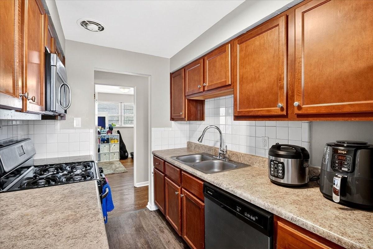 8106 Fawn Ave - Photo 3 of 19