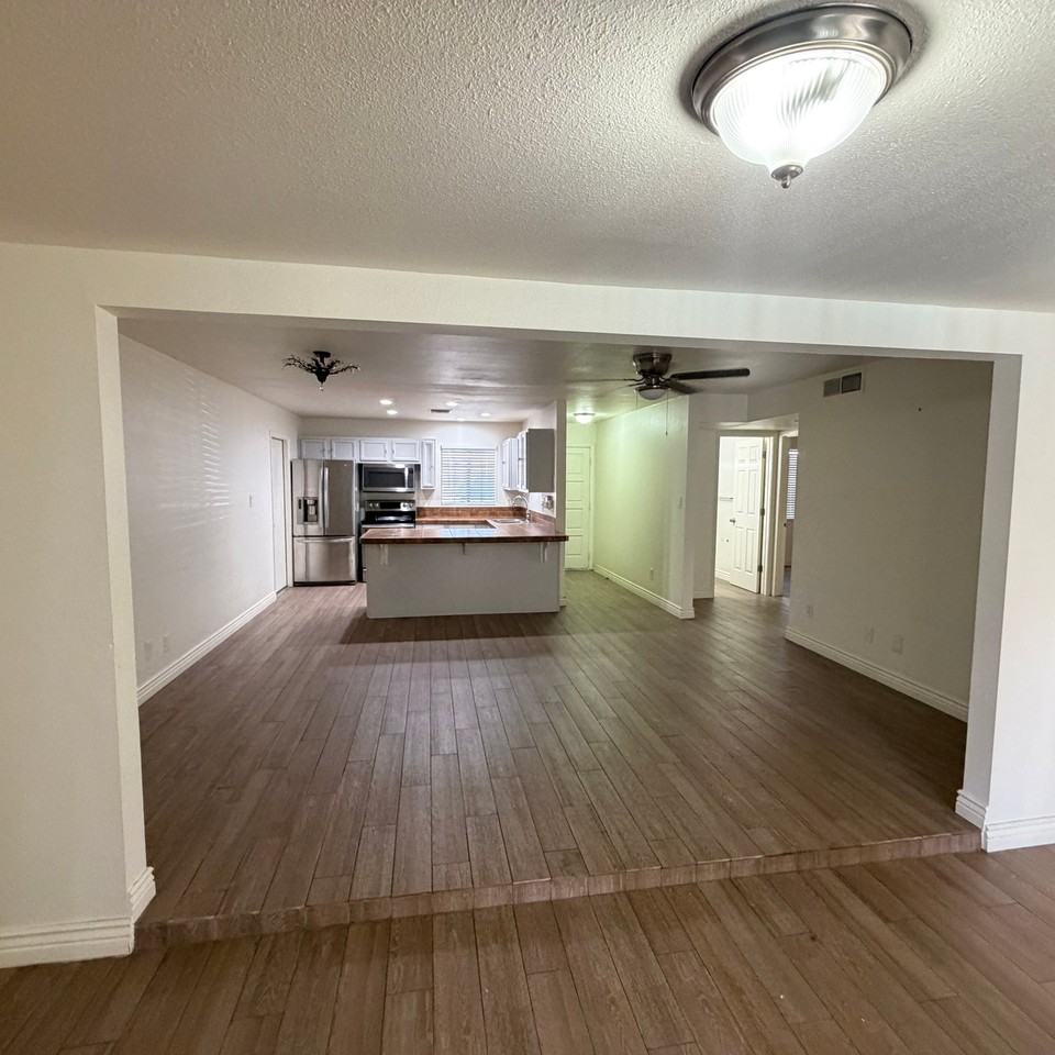 6815 W Carol Ave - Photo 7 of 13