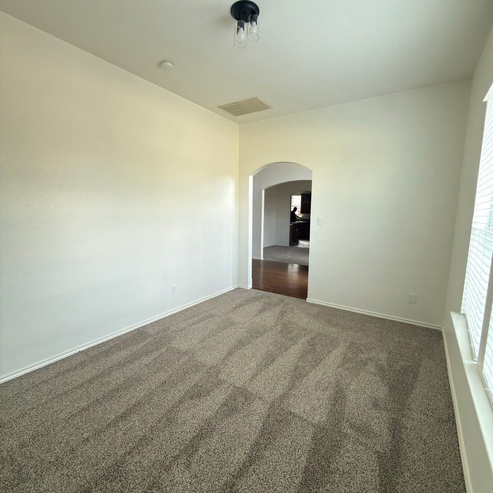 4761 Avocet Dr - Photo 4 of 20