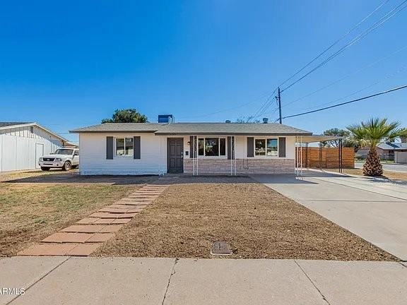 2245 W Laurel Ln - Photo 2 of 15