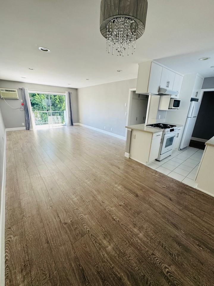 1800 Camden Ave #201