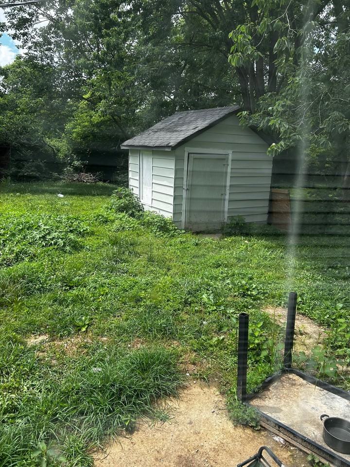 313 Green St - Photo 3 of 15