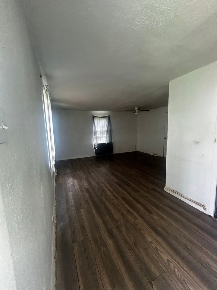 313 Green St - Photo 5 of 15