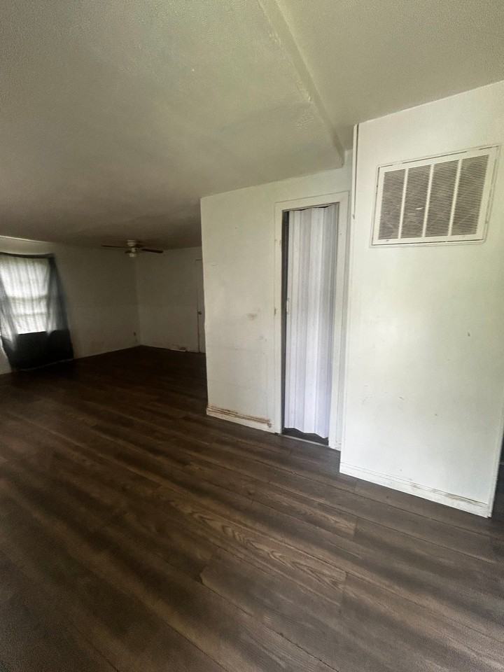 313 Green St - Photo 6 of 15
