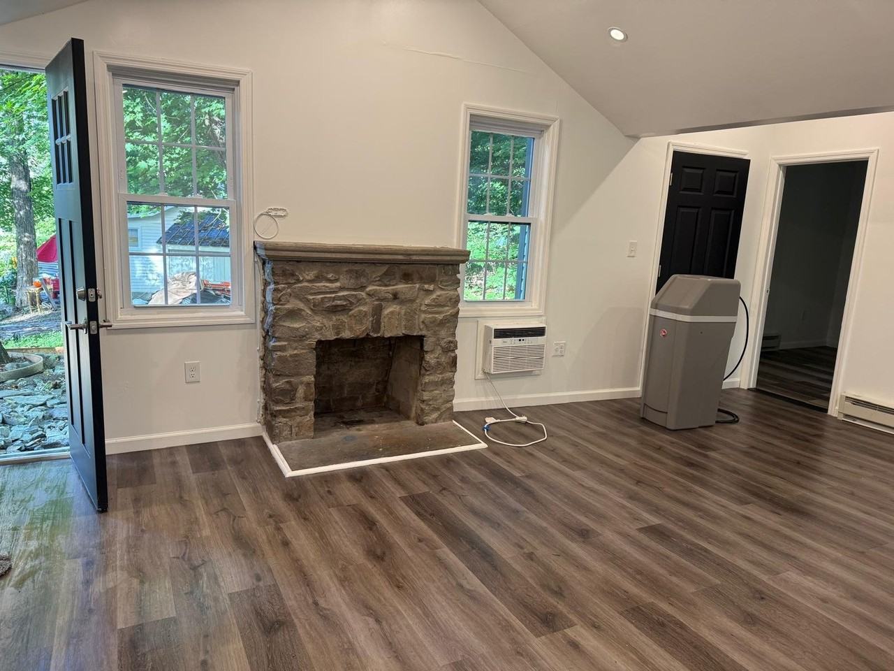 87 Sylvan Trl - Photo 2 of 10