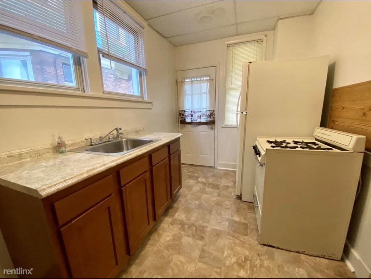 1027 Brownsville Rd #1027BOTTOM - Photo 2 of 9