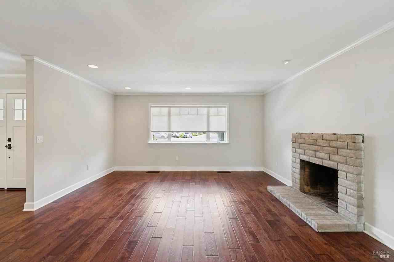 1296 Orchard St - Photo 4 of 20