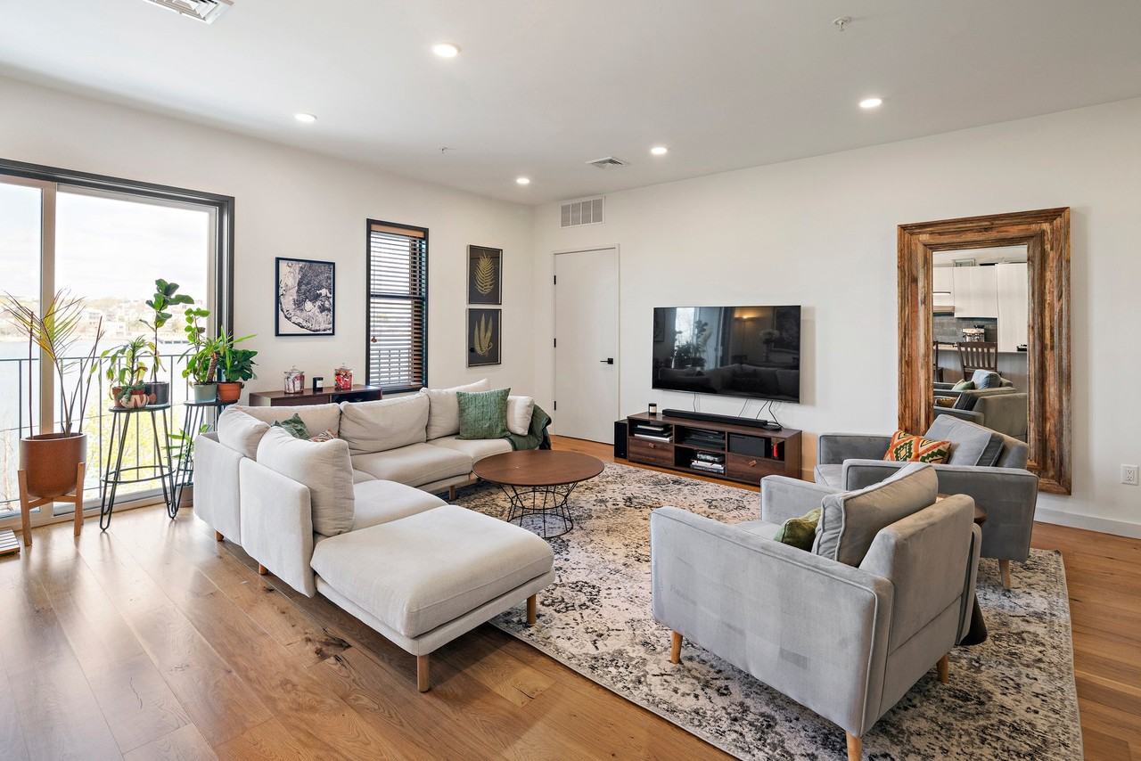 211 Condor St #8 - Photo 3 of 17