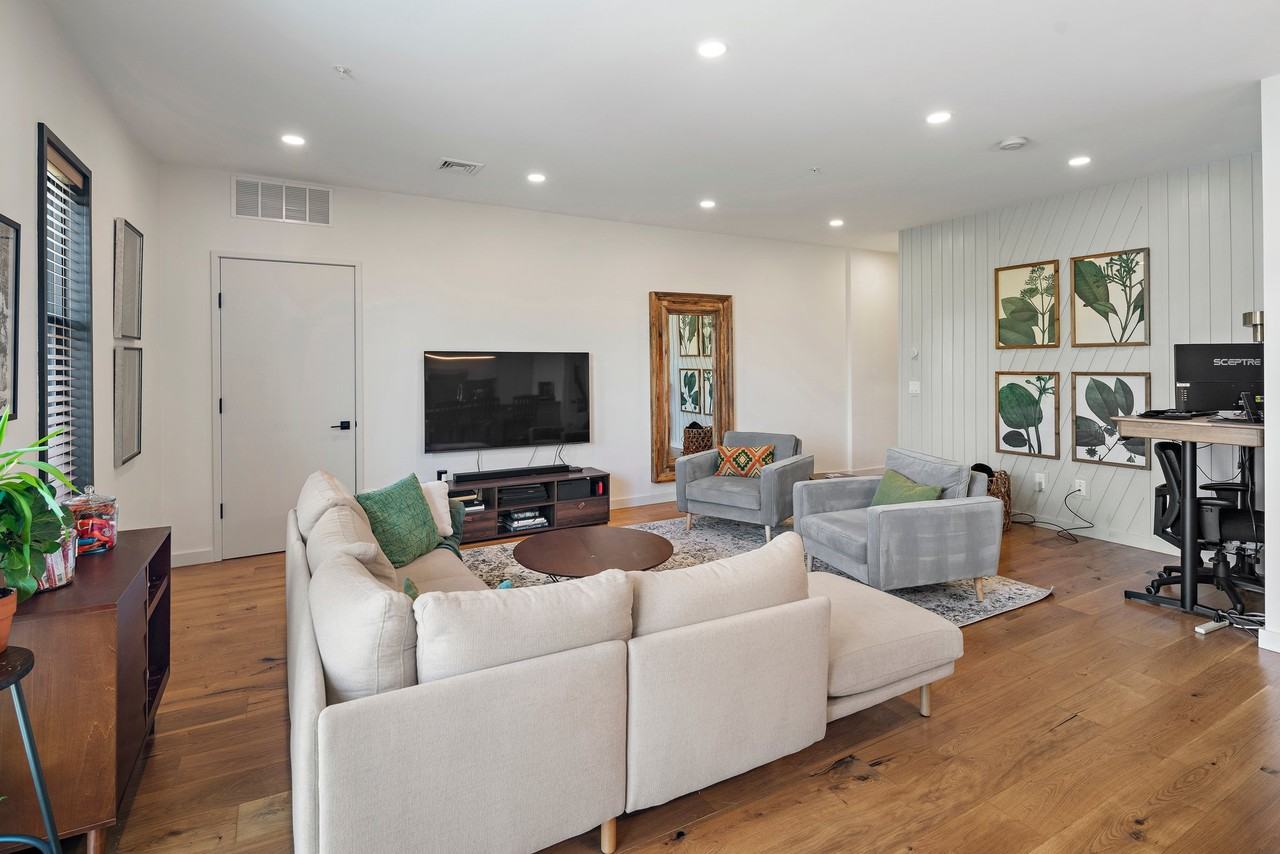 211 Condor St #8 - Photo 4 of 17