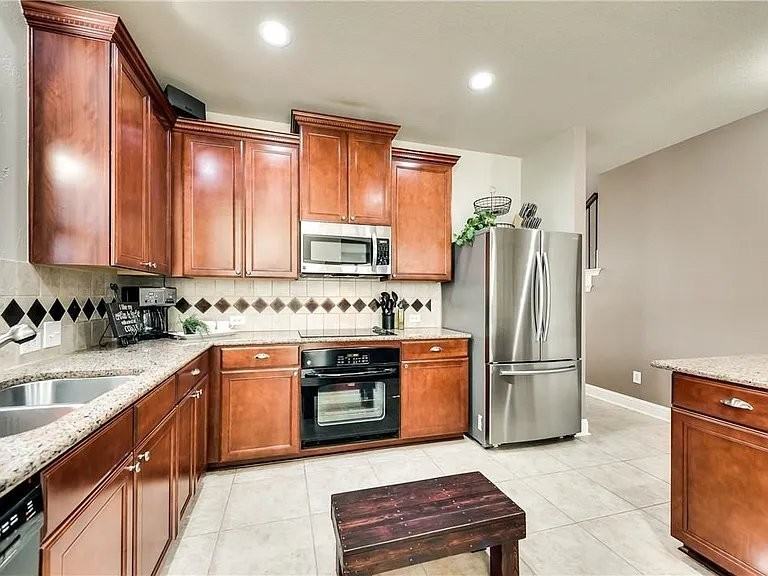 3824 Jeanette Ln - Photo 3 of 23