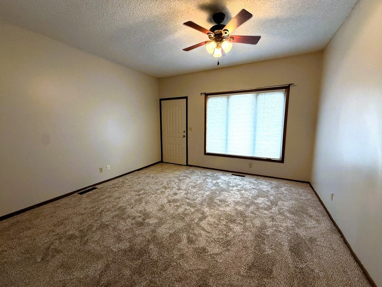 1325 N Denene St - Photo 4 of 20