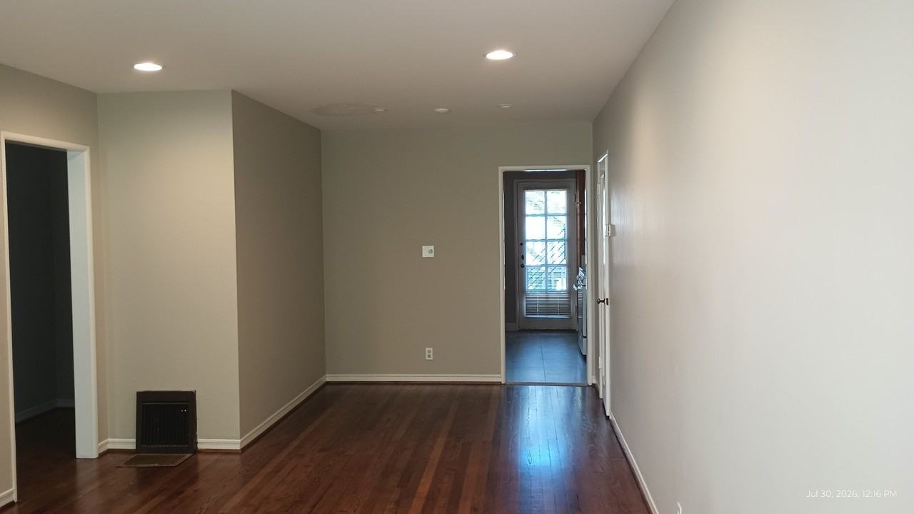 1165 Broadway #B - Photo 4 of 5