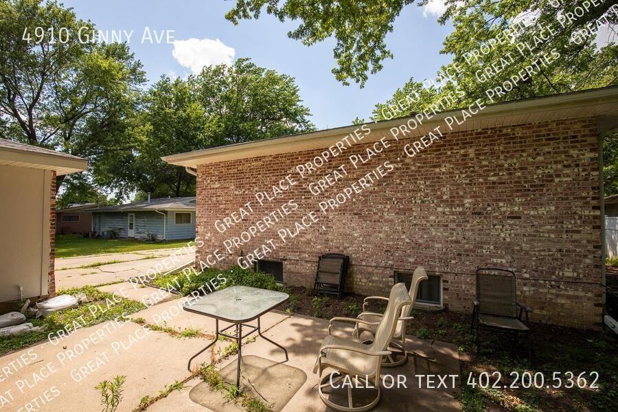 4910 Ginny Ave - Photo 5 of 34
