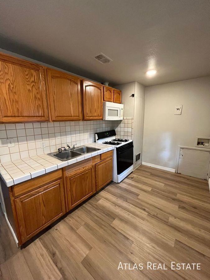 4538 Clayton St #3 - Photo 3 of 10