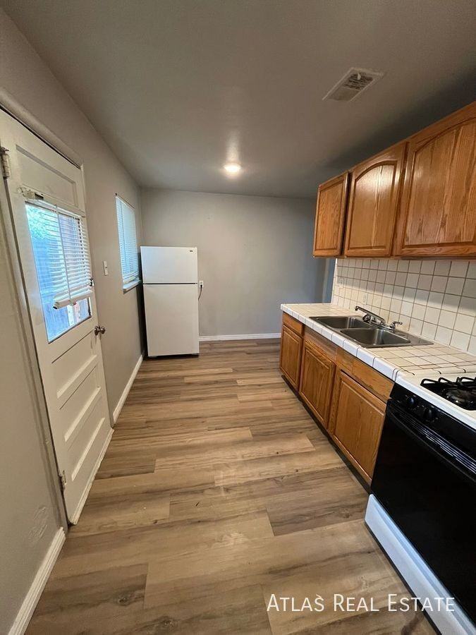 4538 Clayton St #3 - Photo 4 of 10