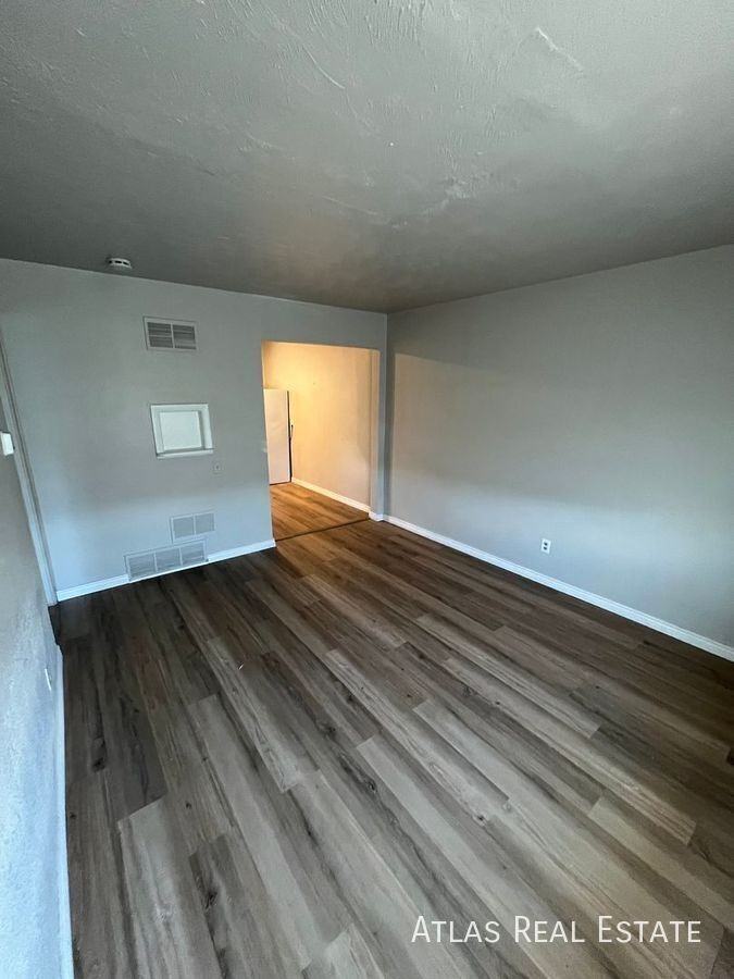 4538 Clayton St #3 - Photo 5 of 10