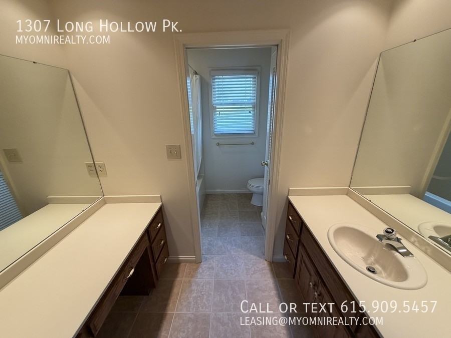 1307 Long Hollow Pike - Photo 4 of 41