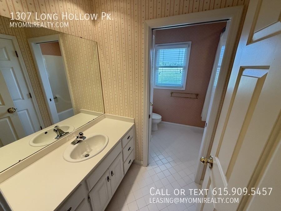 1307 Long Hollow Pike - Photo 7 of 41