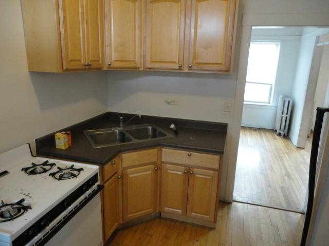 1926 W Winona St #G - Photo 2 of 6
