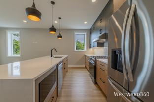 3555 N Neenah Ave #2N - Photo 1 of 1