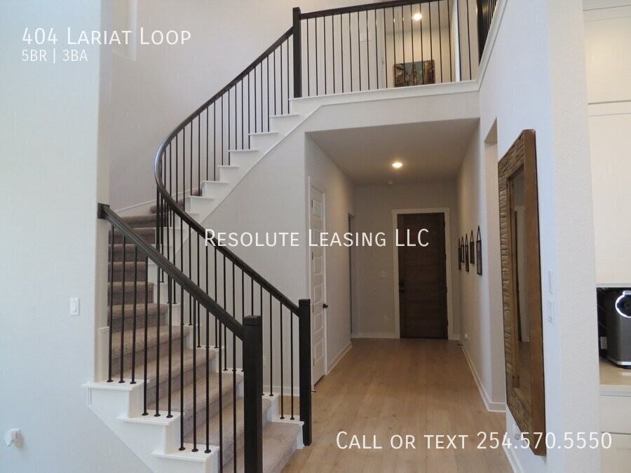 404 Lariat Loop - Photo 4 of 50