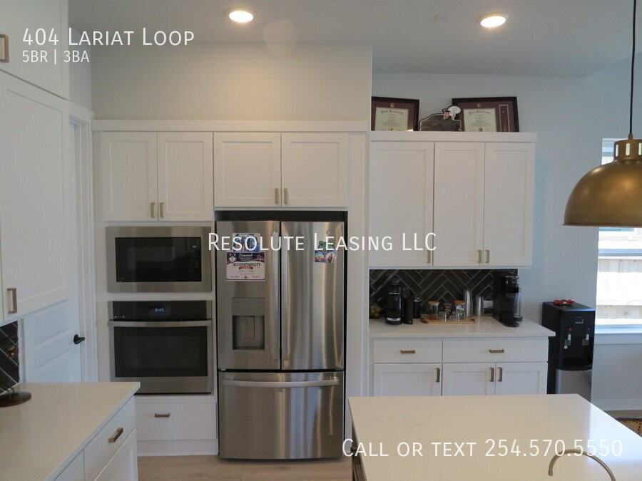 404 Lariat Loop - Photo 7 of 50
