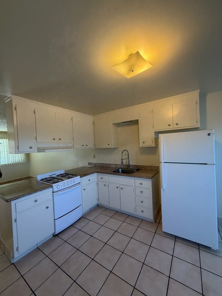 16000 Mateo St #17 - Photo 3 of 12