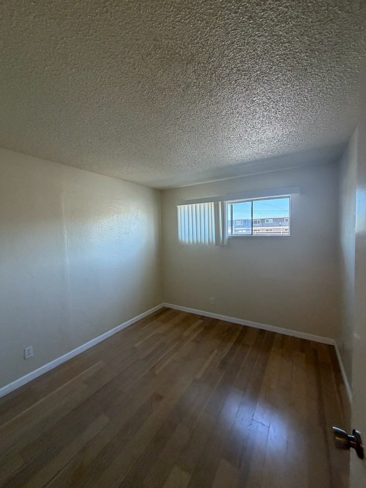 16000 Mateo St #17 - Photo 7 of 12