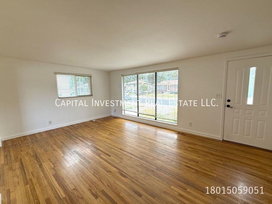 1047 E 5235 S - Photo 3 of 19