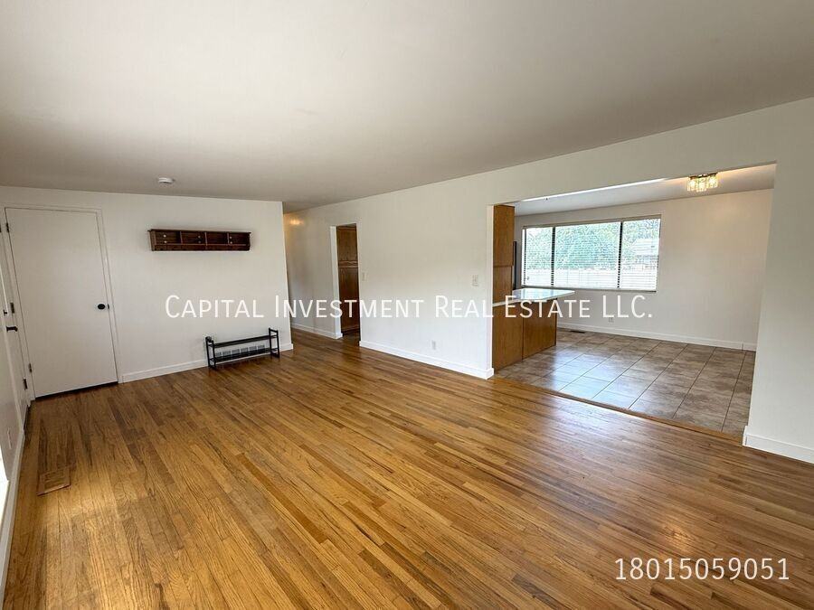 1047 E 5235 S - Photo 4 of 19