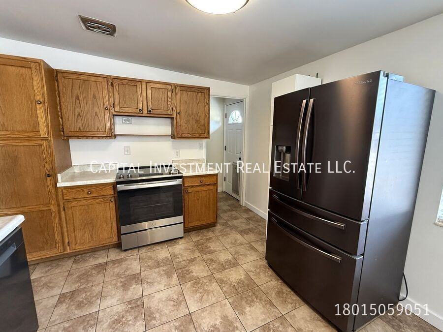 1047 E 5235 S - Photo 7 of 19