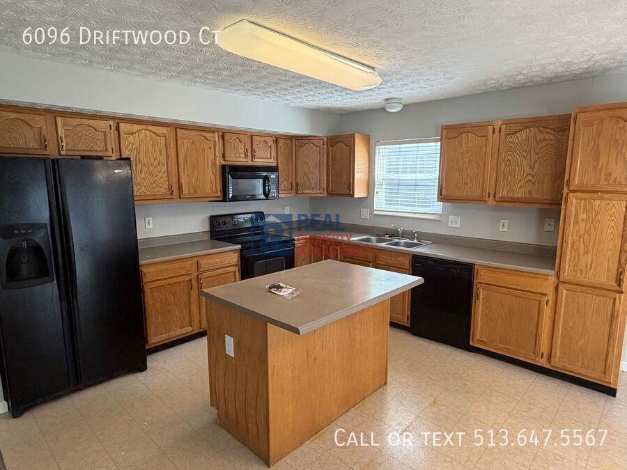 6096 Driftwood Ct - Photo 2 of 35