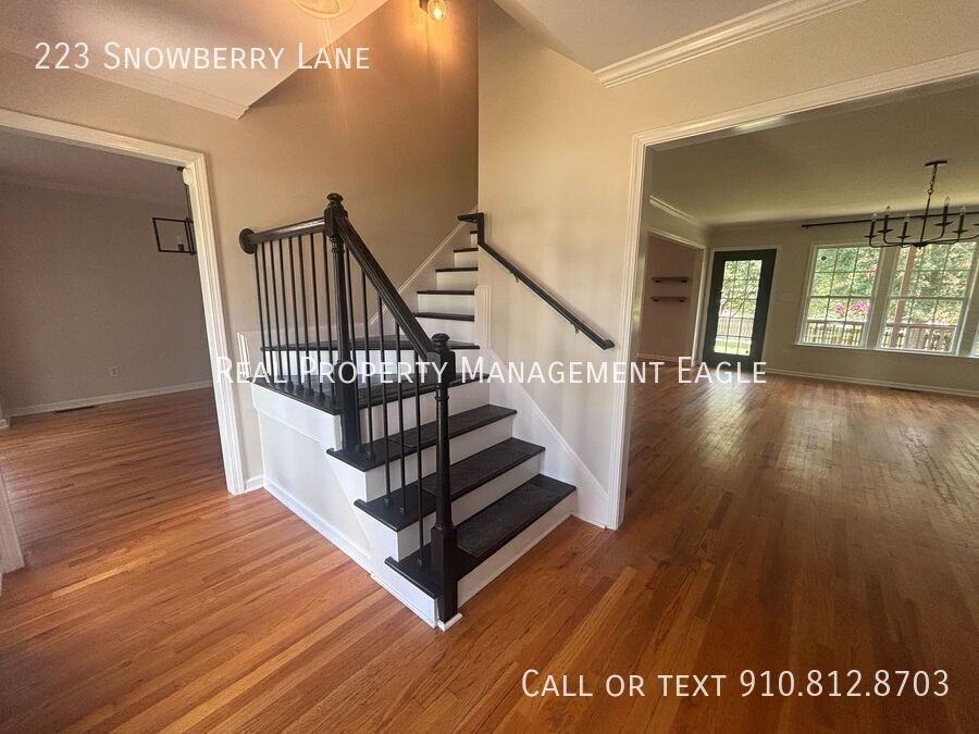 223 Snowberry Ln - Photo 4 of 31