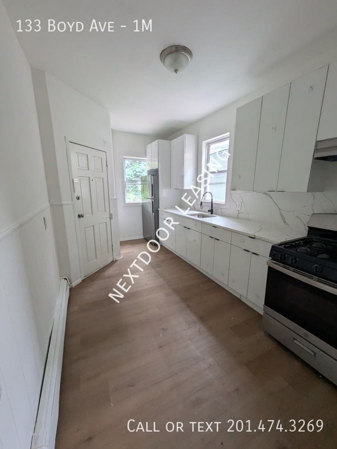 133 Boyd Ave #1M - Photo 4 of 9