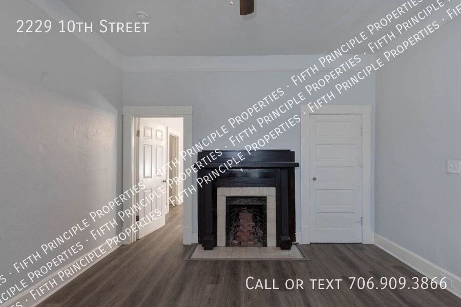 2229 10th St #C - Photo 3 of 19