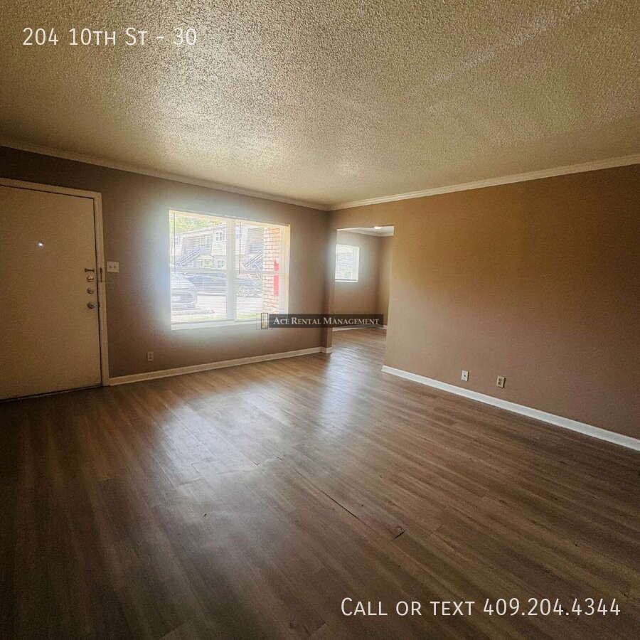 204 10th St #30 - Photo 3 of 12