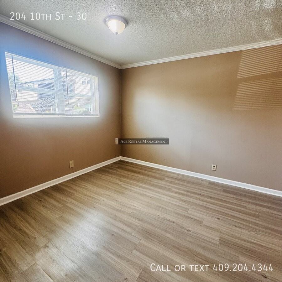 204 10th St #30 - Photo 4 of 12