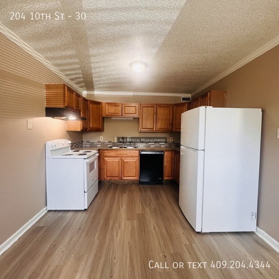 204 10th St #30 - Photo 5 of 12