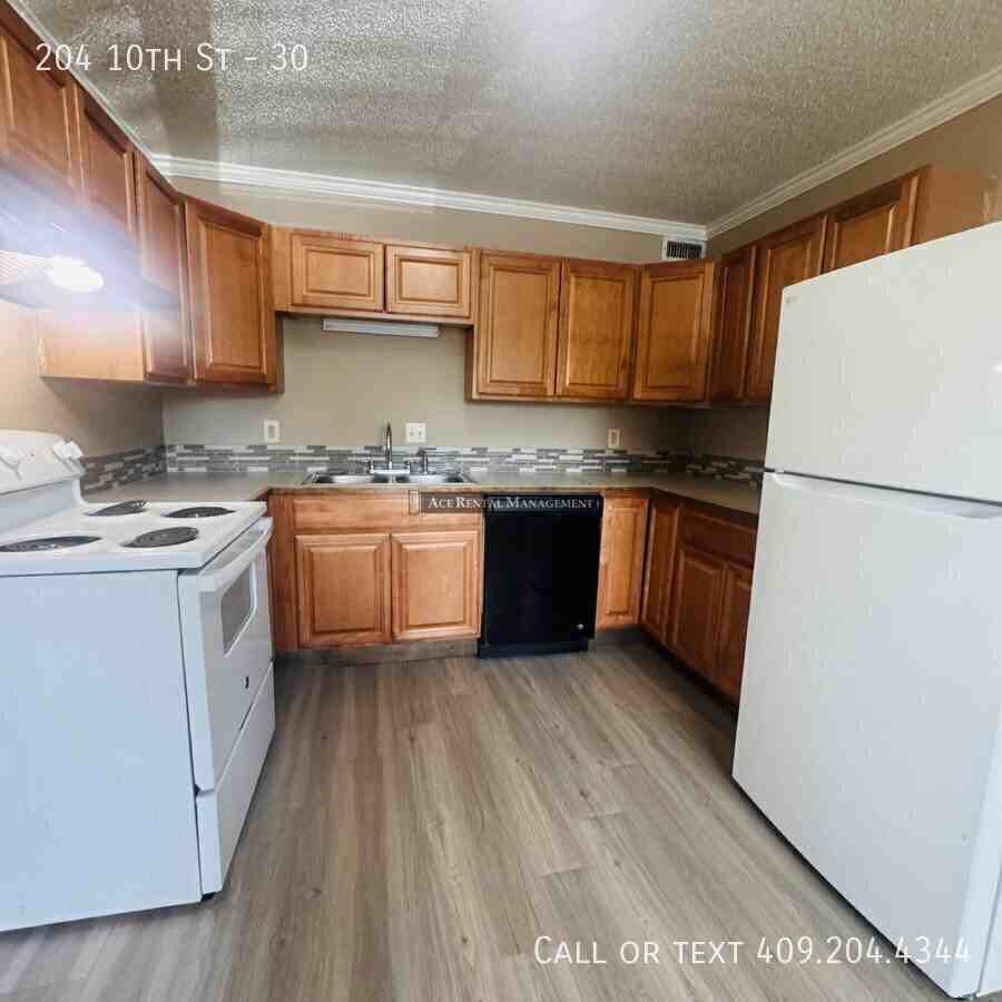 204 10th St #30 - Photo 6 of 12