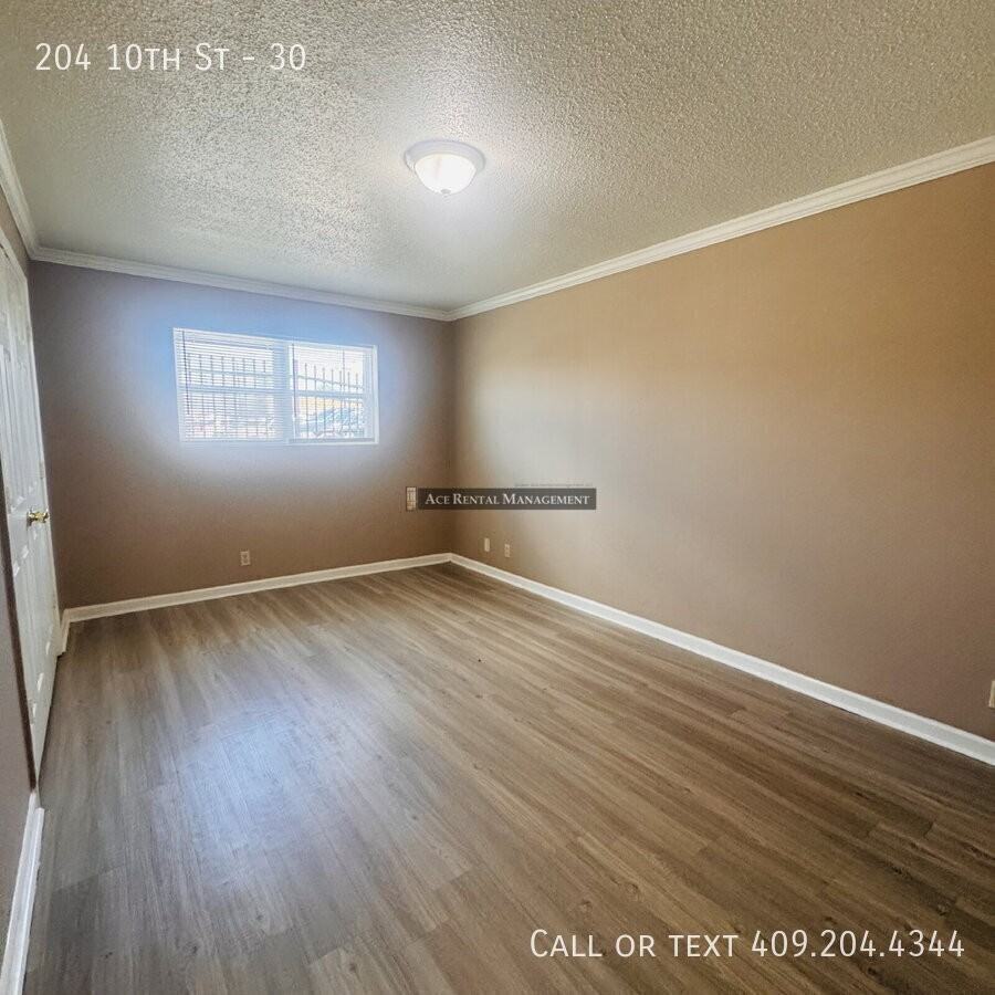 204 10th St #30 - Photo 7 of 12