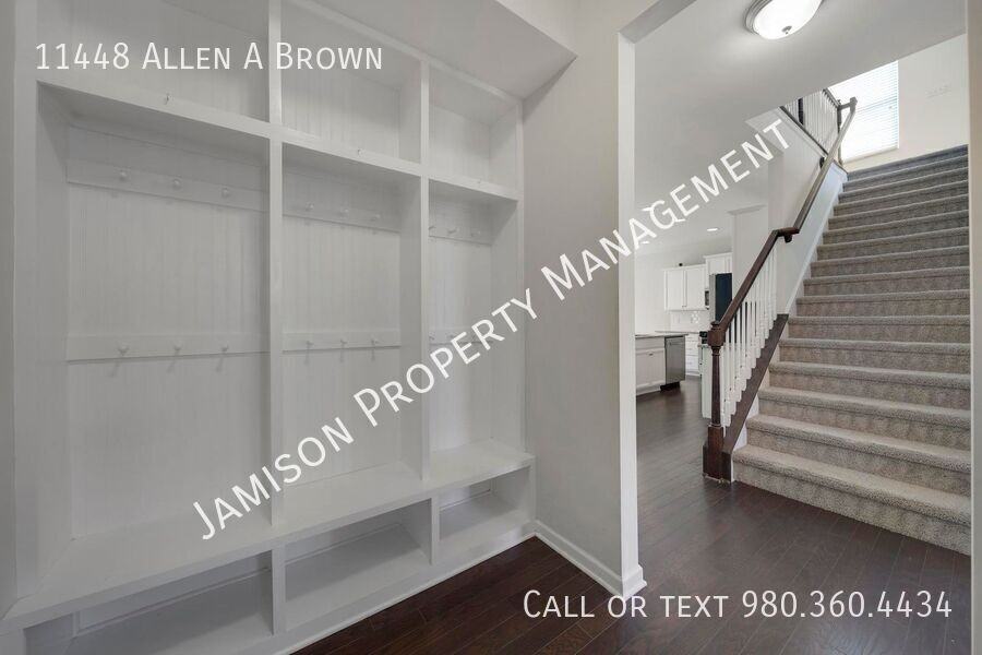 11448 Allen A Brown Rd - Photo 5 of 38
