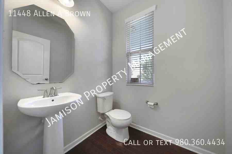 11448 Allen A Brown Rd - Photo 6 of 38