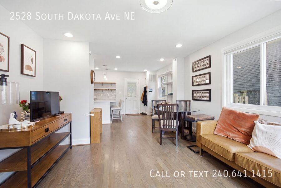 2528 S Dakota Ave Ne - Photo 3 of 17