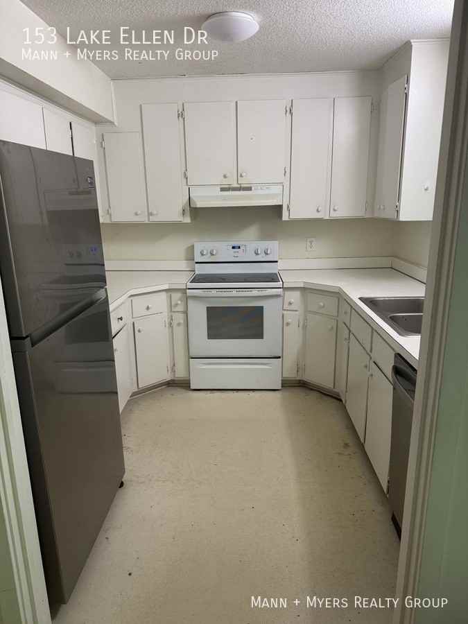 153 Lake Ellen Dr - Photo 2 of 13