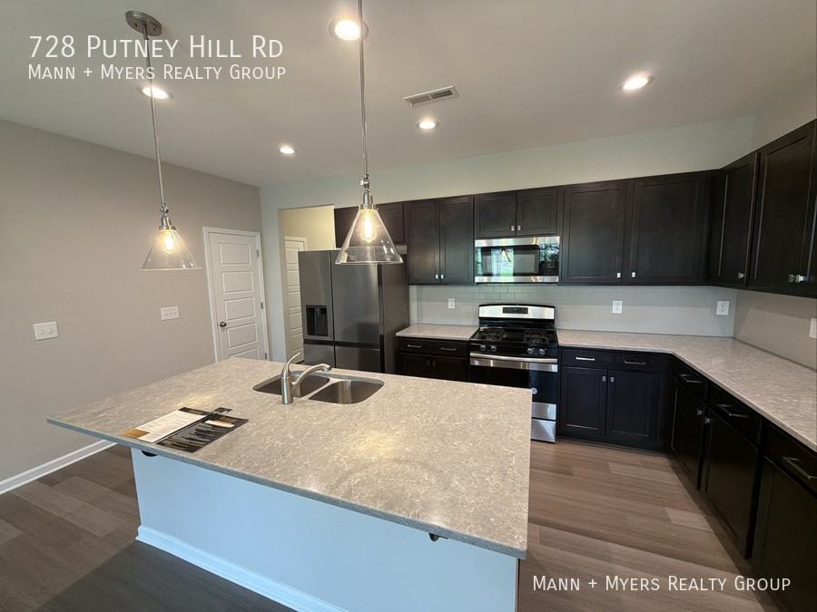 728 Putney Hill Rd - Photo 2 of 17