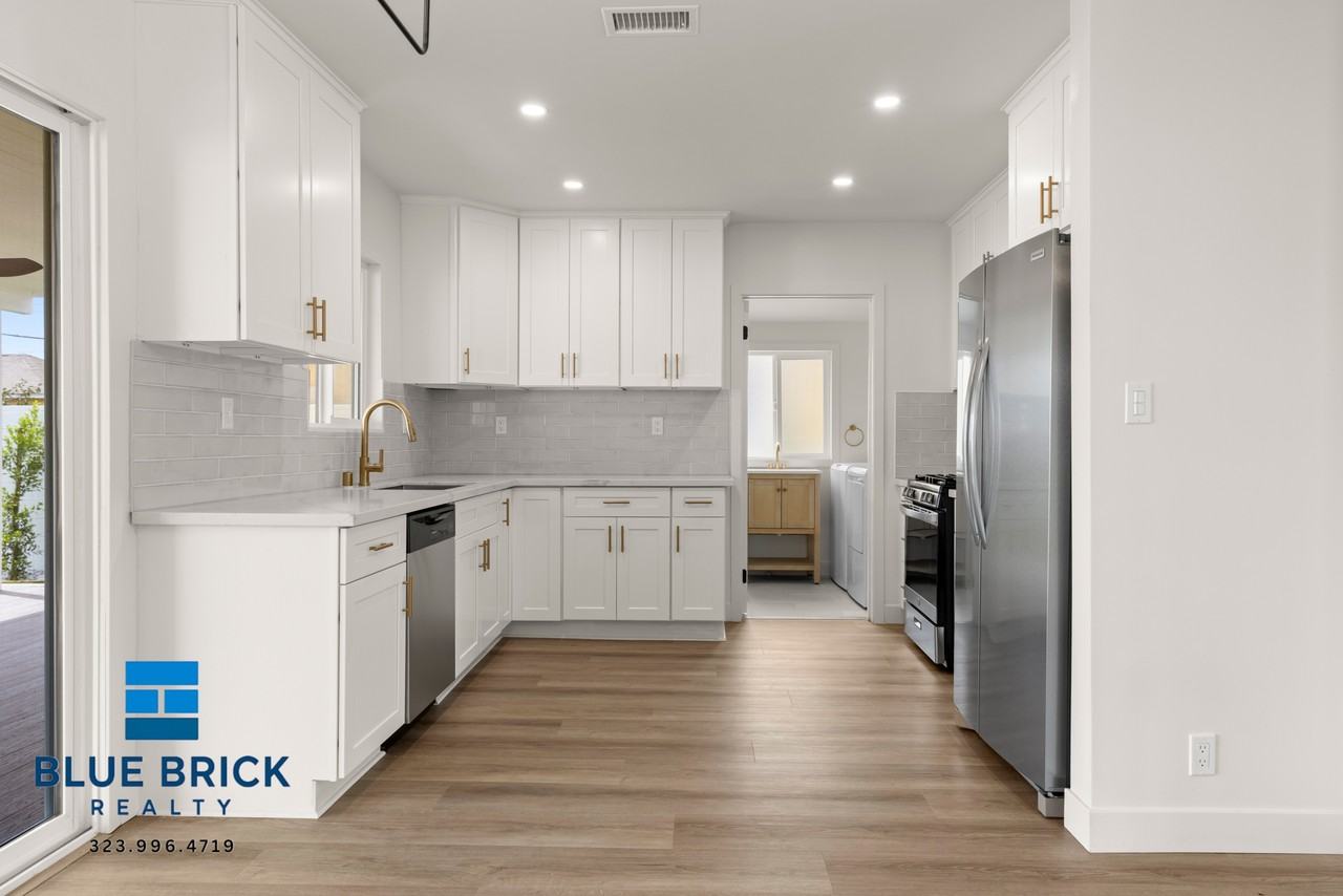 8759 Snowden Ave - Photo 2 of 31