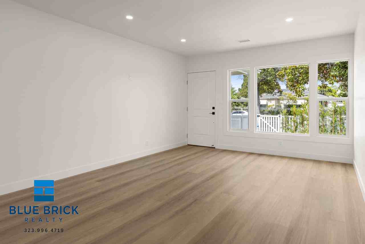 8759 Snowden Ave - Photo 5 of 31